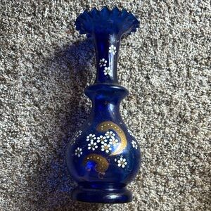 Elegant Blue and Gold Glass Victorian Vase Accent